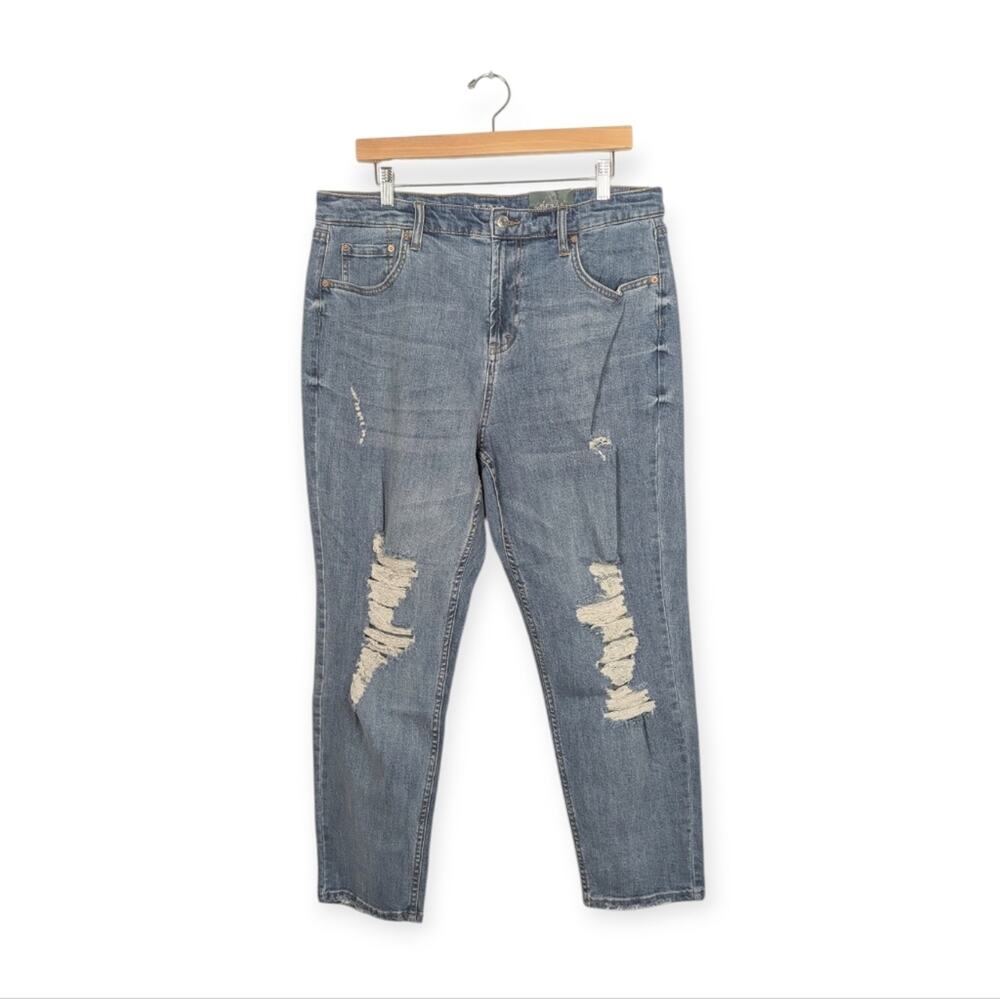 NWT Wild Fable Medium Wash High-Rise Distressed Mom Jeans Size 14W